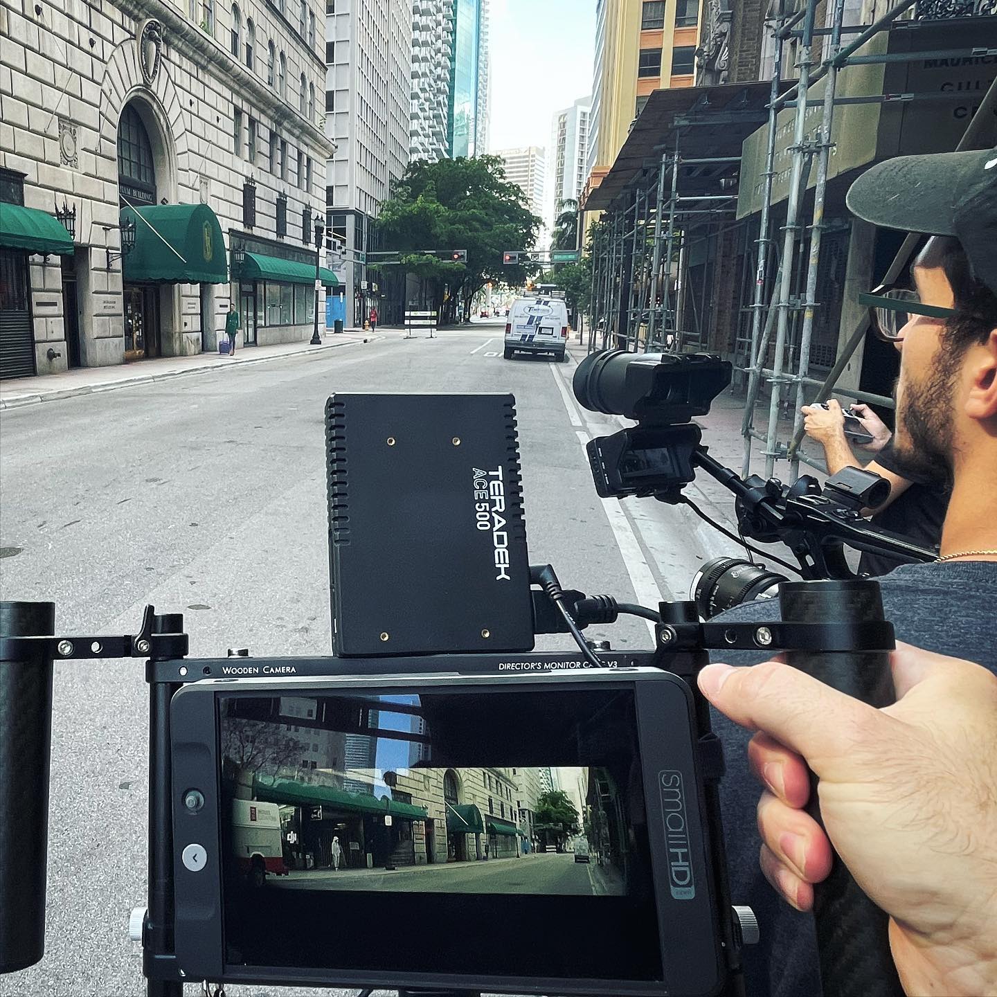 / New York🗽can be in sunny Miami ☀️. A perfect setup and an amazing talent made this scene come true.