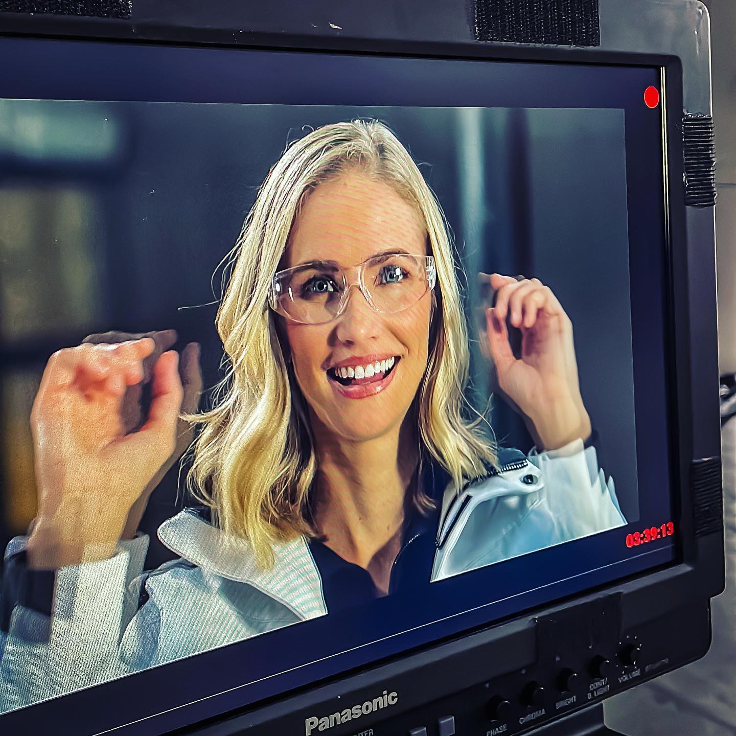 / Workwear👷‍♀️can also be fashion 👗. Another look behind the scenes of our recent #fullserviceproduction in Miami.